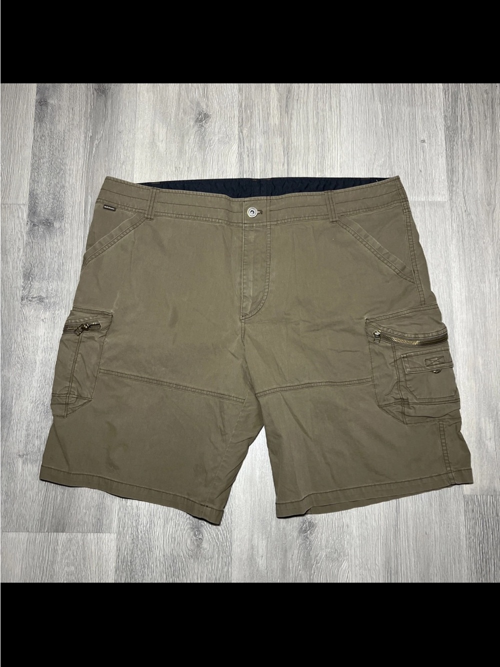Men's Cargo Shorts in Olive Green